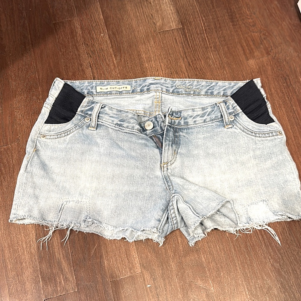 GAP Maternity cutoff shorts size 27.